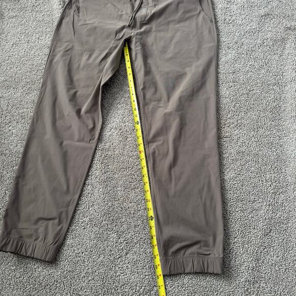 Vuori Men’s Meta Jogger 30” Smokey Taupe - Size XXL - Picture 5 of 9